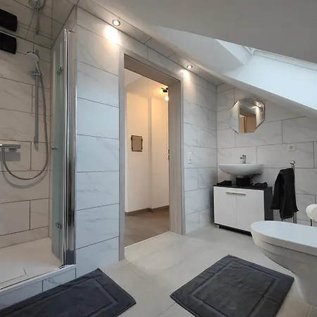 Monteurwohnung Pilot Lounge * Holzkirch